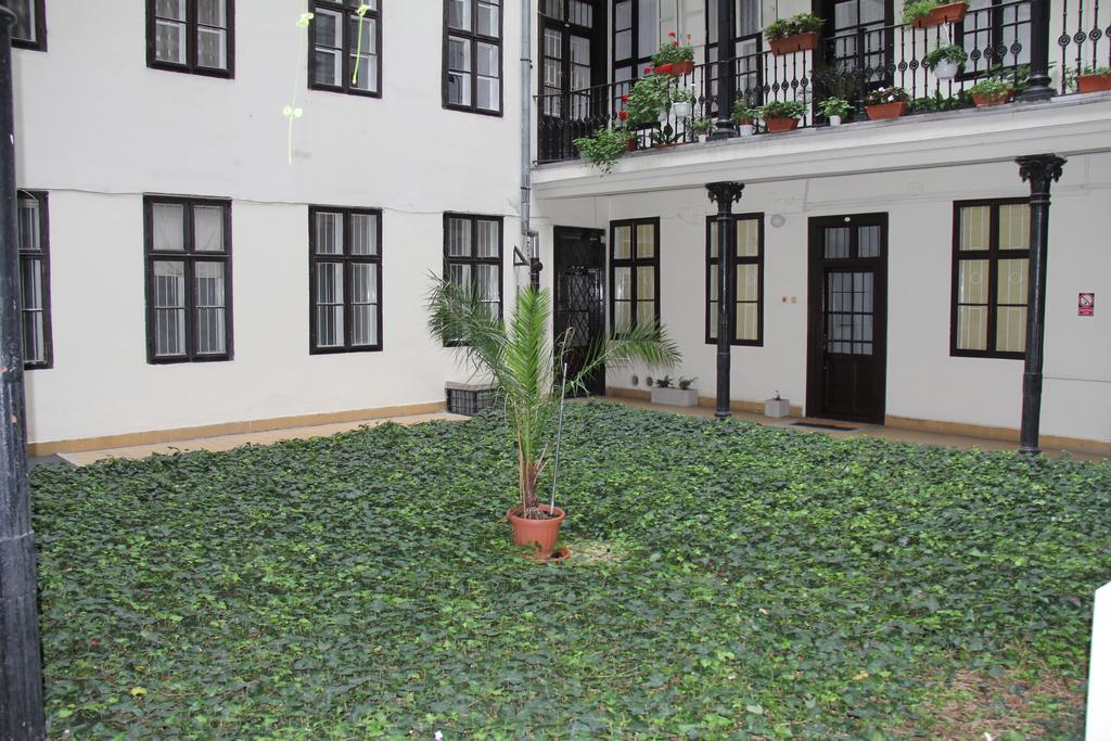 Queen Zita Apt 130 M2 Near Chain Bridge بودابست المظهر الخارجي الصورة